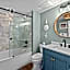 Sunrise Surprise 9th floor 2BR 2 BA King Suite Beach shuttle, heated pool!