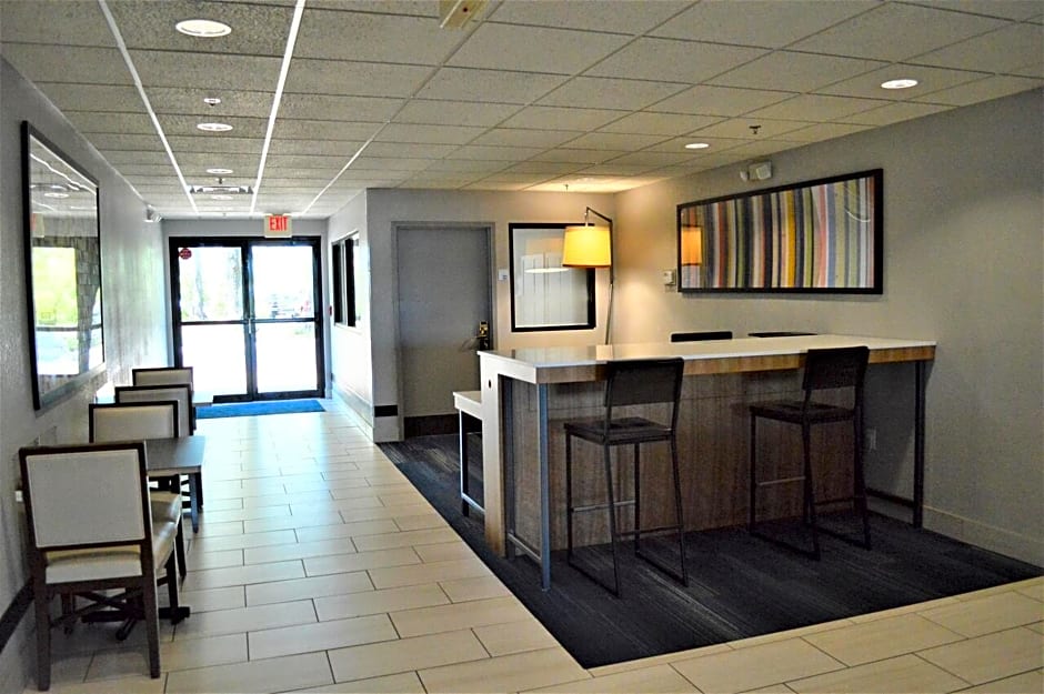 Holiday Inn Express Hotel & Suites Batesville