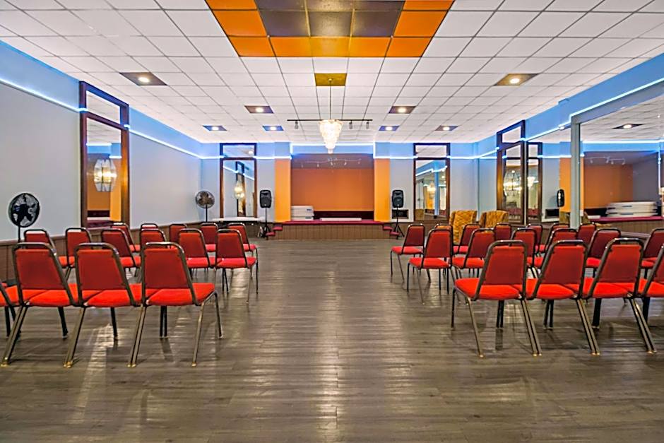 Rodeway Inn Conference Center