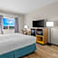 Days Inn & Suites by Wyndham Castle Rock