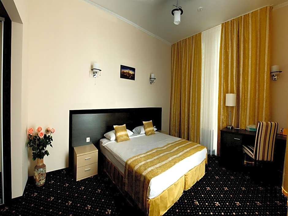 Manhattan Hotel & Restaurant