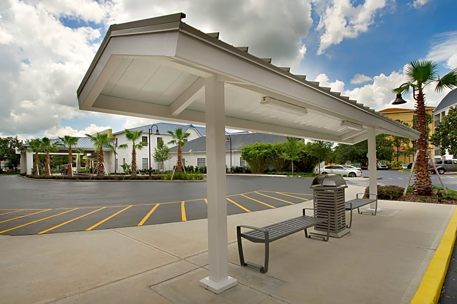 Avanti International Resort