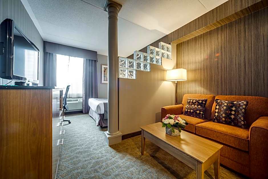 Monte Carlo Inns Airport Suites