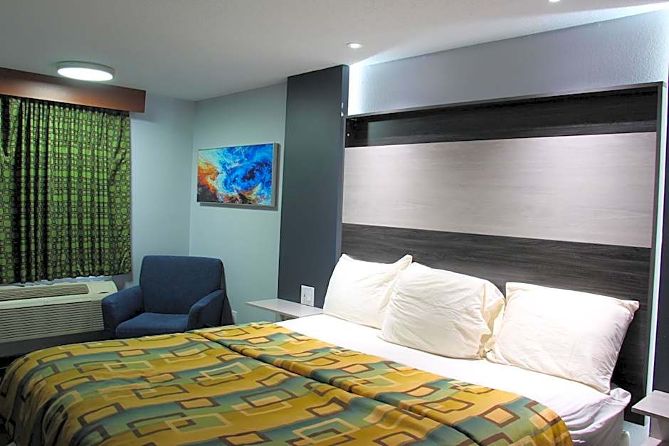 Douglas Inn & Suites Cleveland