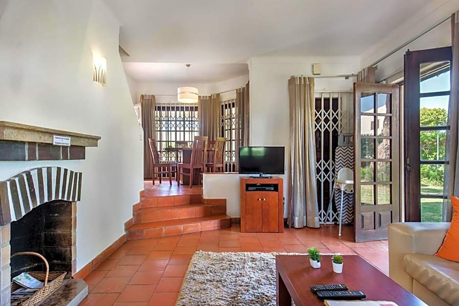 Perfect Retreat Overlooking Pinhal Golf Course, Private pool, Off-street parking