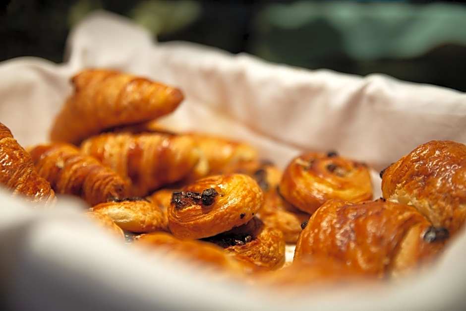 Clarion Paris CDG Airport