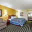 Days Inn & Suites by Wyndham Warner Robins Near Robins AFB