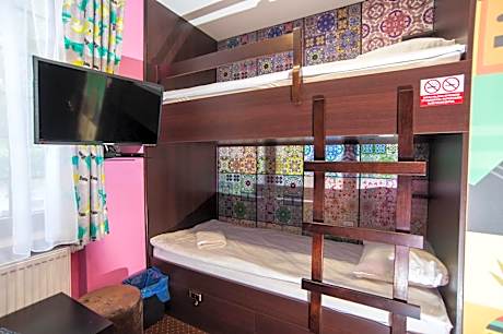 Bed in 4-Bed Mixed Dormitory Room