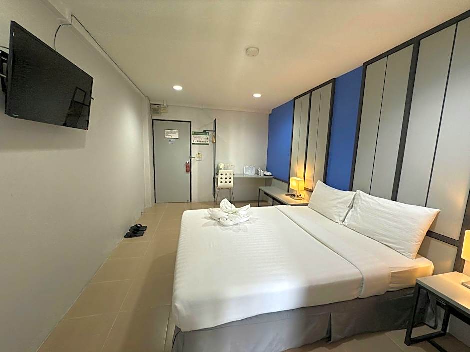 Regent Ngamwongwan Hotel