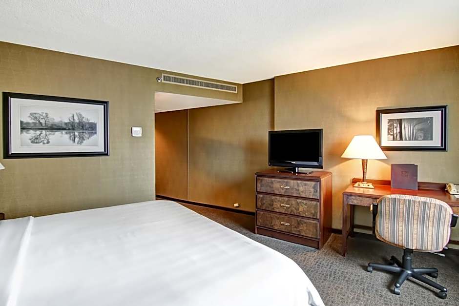 Chateau Lacombe Hotel