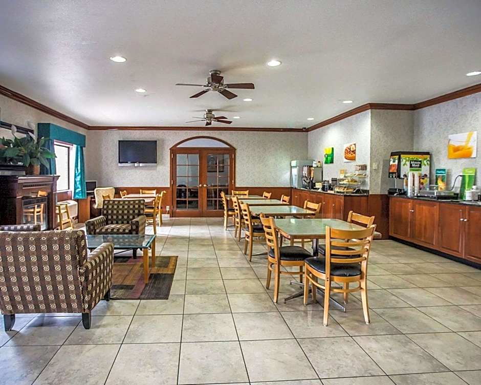 Quality Inn Peru near Starved Rock State Park