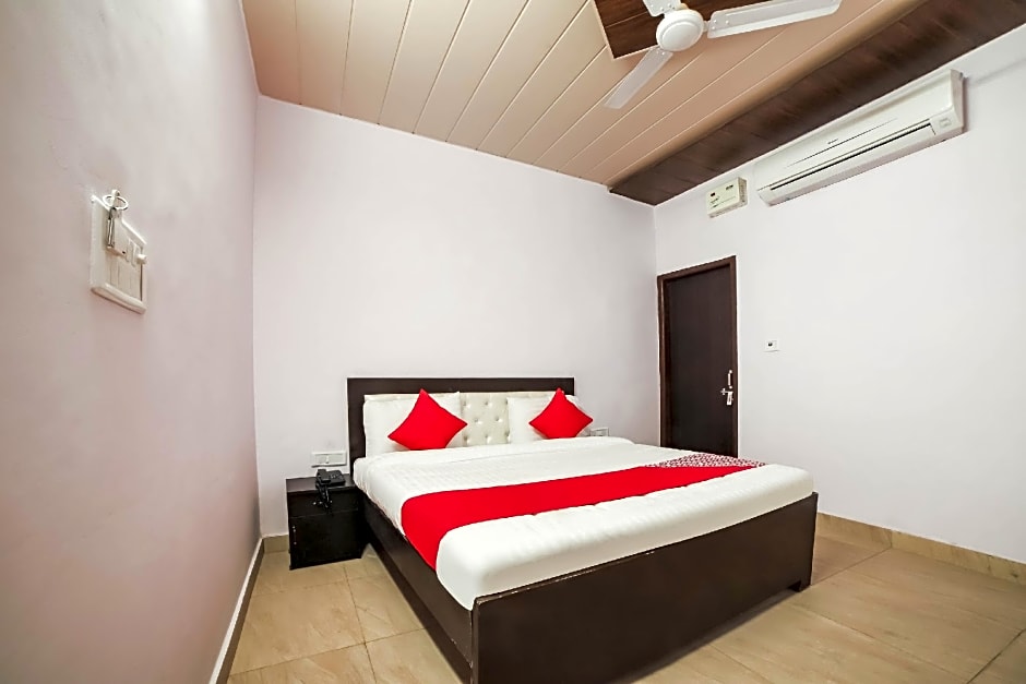 OYO 70893 KL Khari Inn