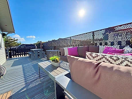 Award Winning Lodge Shorefields- Milford on Sea note NO HOT TUB AT LODGE