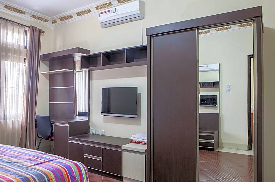 RedDoorz Plus near Isola UPI