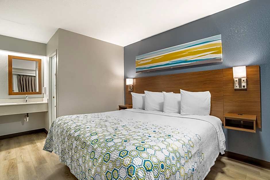 HomeTowne Studios by Red Roof Greenville