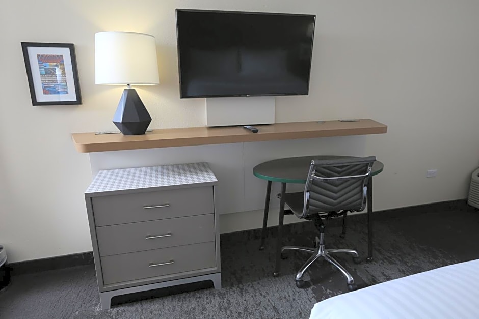 Holiday Inn Chicago North Shore, an IHG Hotel
