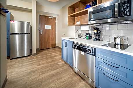 1 King Bed Studio Suite