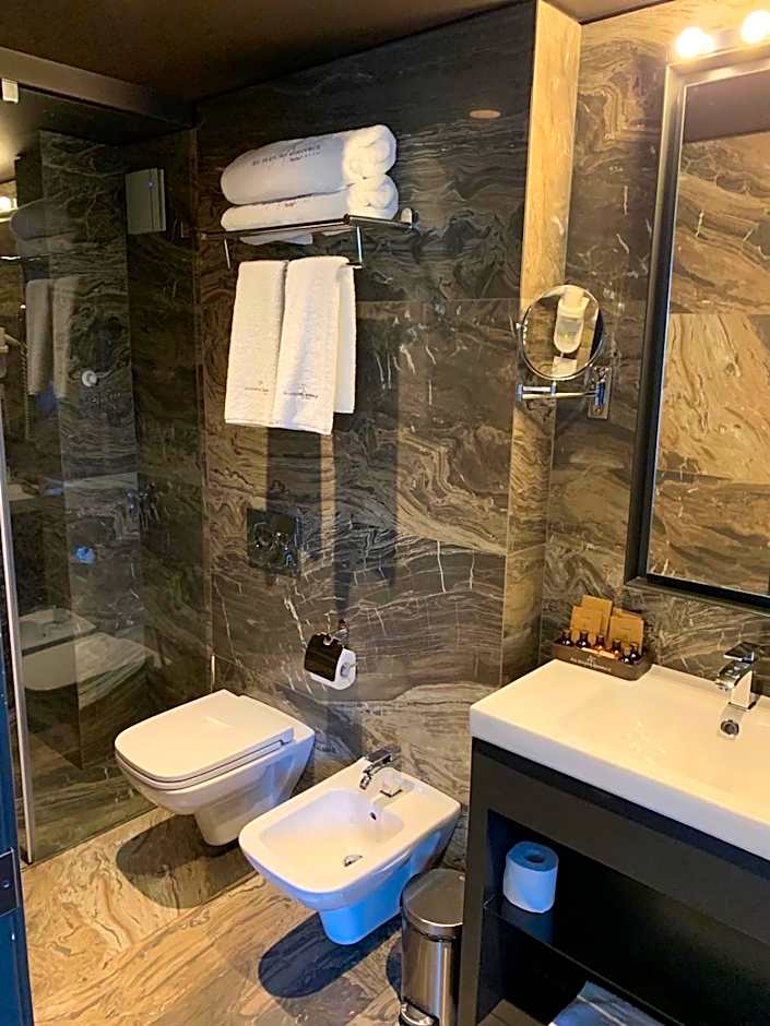 All Seasons Residence Design Hotel - Free parking