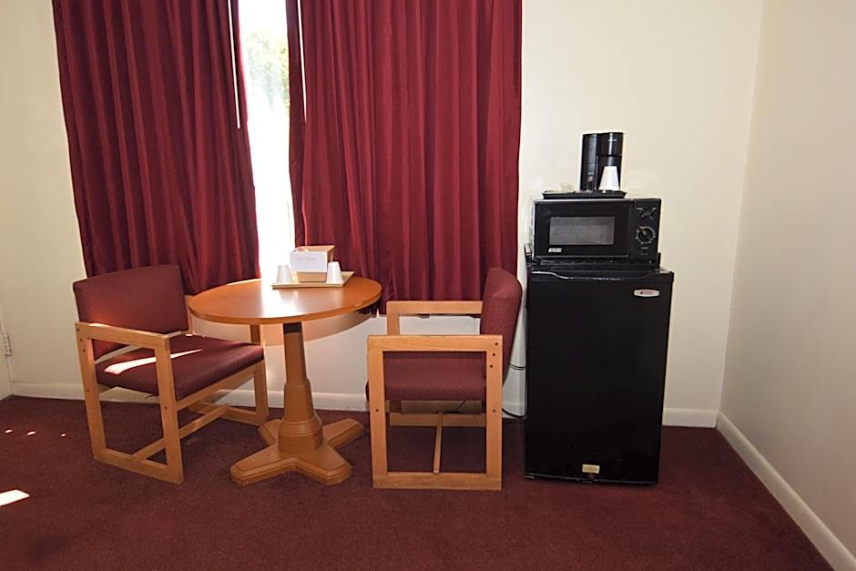 Knights Inn Oswego East