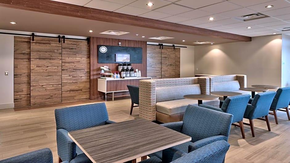 Holiday Inn Express & Suites Broomfield By IHG