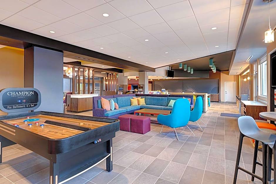 Tru by Hilton Grantville, PA