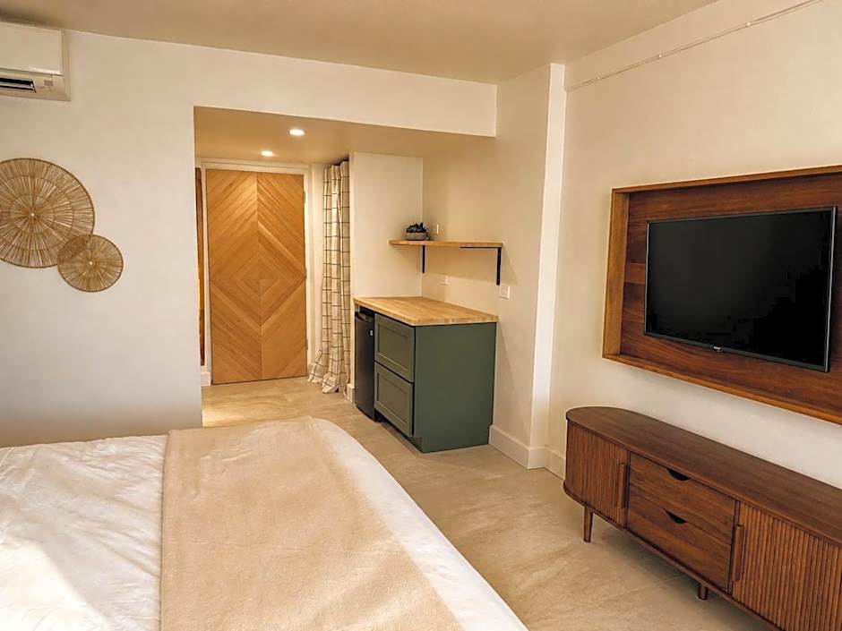 Hotel On The Cay