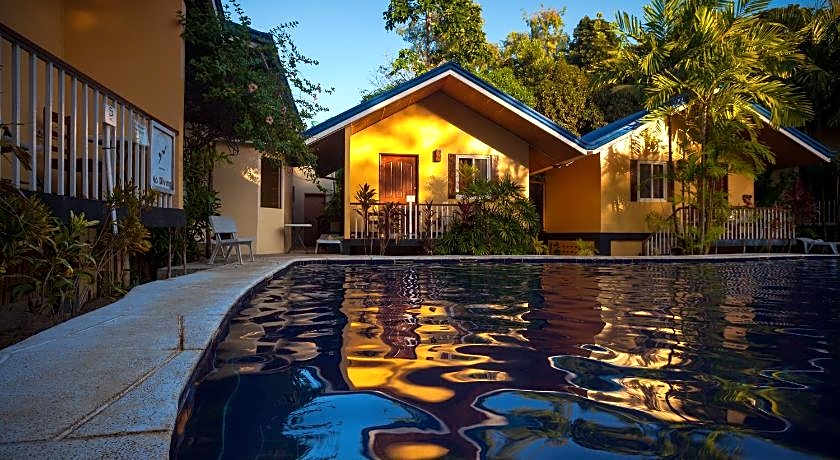 Blue Lagoon Inn & Suites