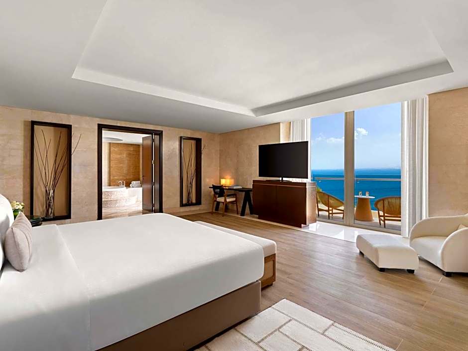Photo 1 of 4 of Panoramic 1 King Bed Suite, Sea View