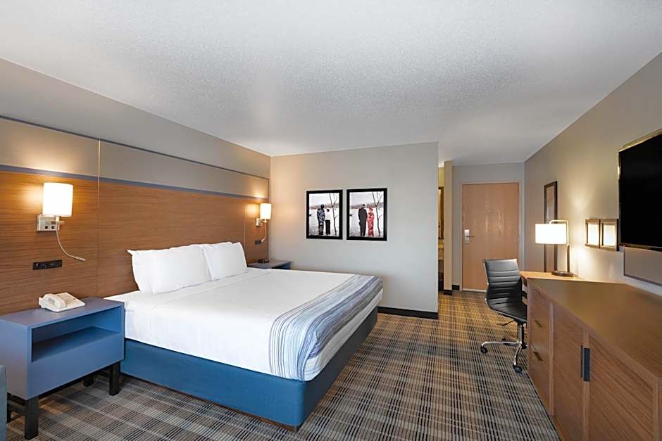 Photo 1 of 4 of 1 Bedroom 1 King Bed Suite