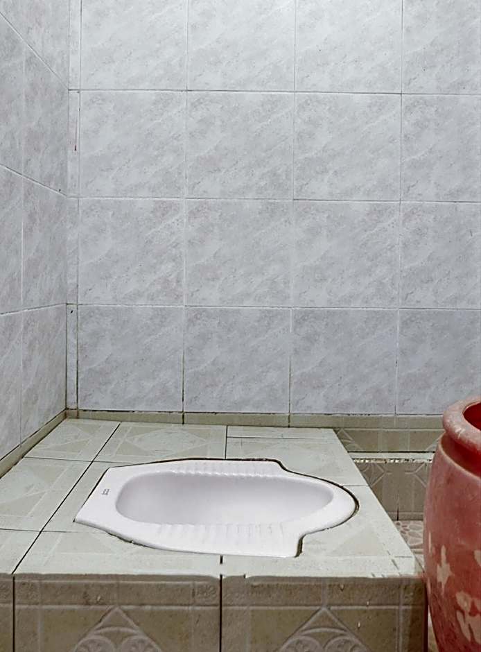 OYO Flagship 90890 Bratang Gede Residence