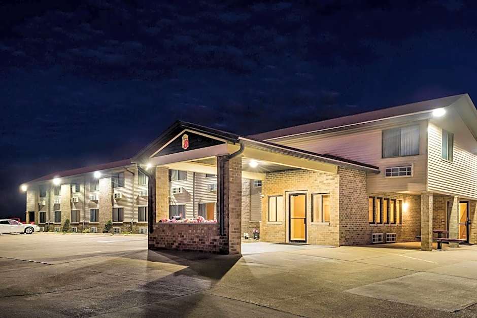 Super 8 by Wyndham Jefferson