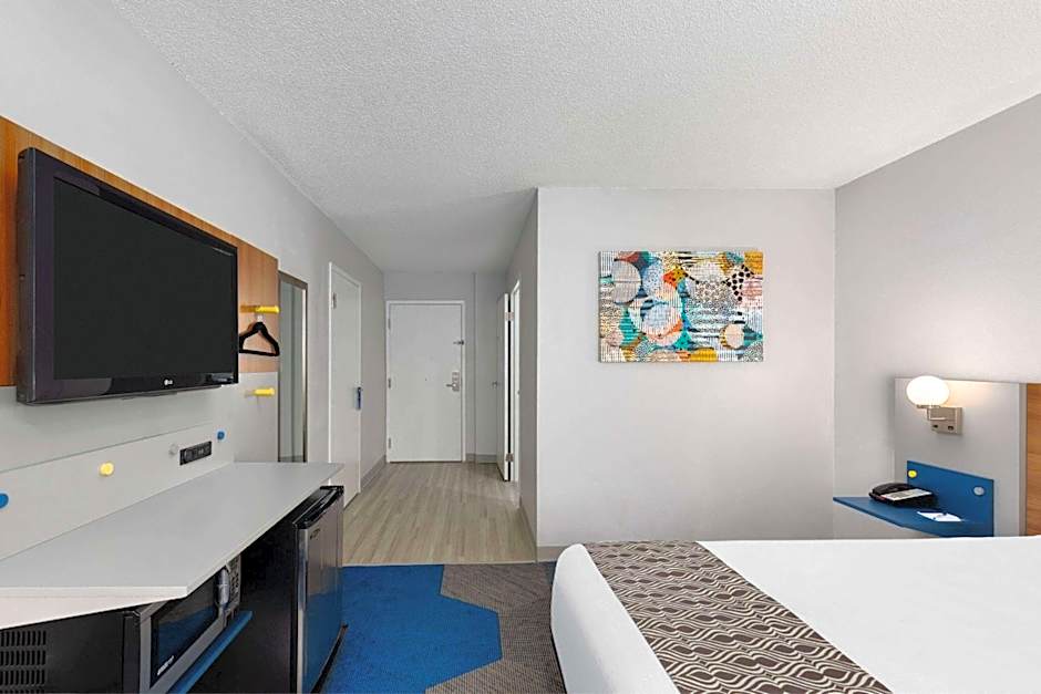 Microtel Inn & Suites by Wyndham Bowling Green