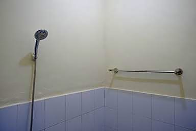 RedDoorz near GOR Satria 3