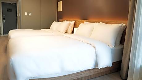 Deluxe Family Twin Room
