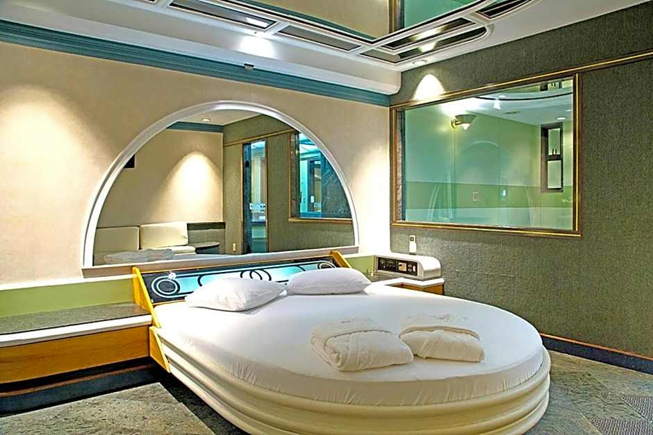 BAMBINA HOTEL -Adultos Somente