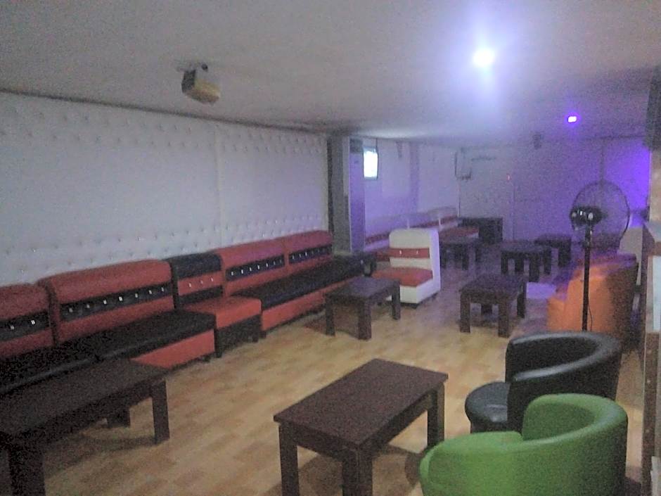 Glamour Park Hotel and Suites