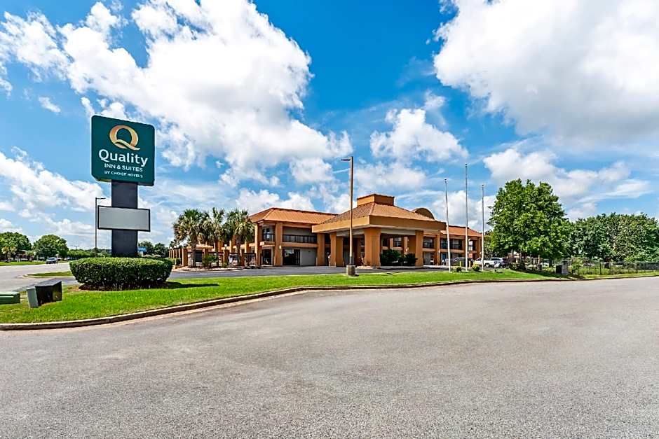 Quality Inn & Suites near Robins Air Force Base