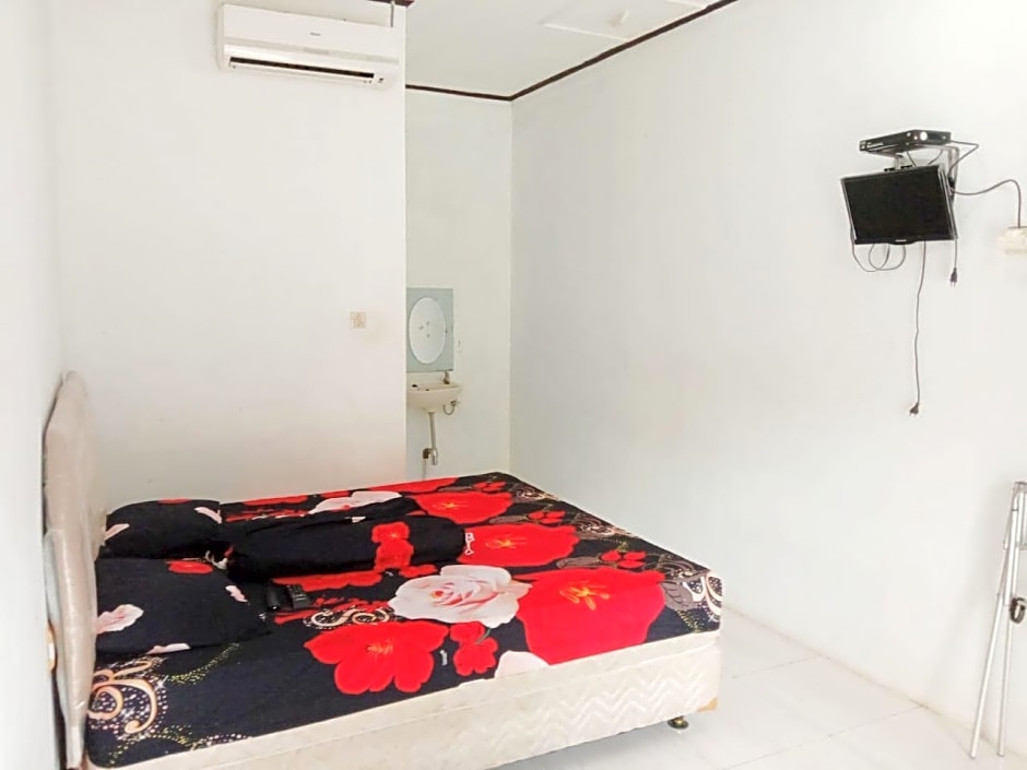 Hotel O Penginapan Putri Asih Sawarna