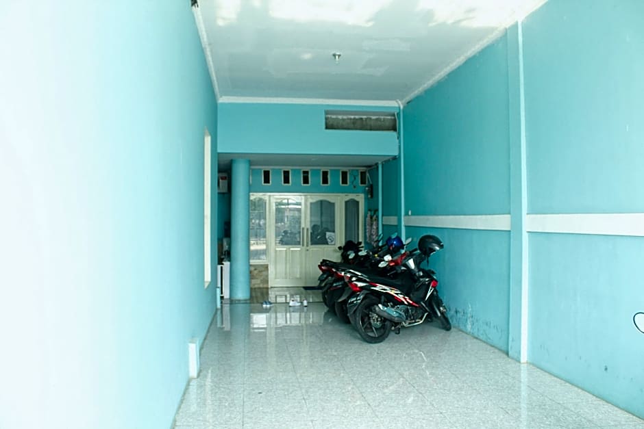 Guesthouse Putri Griya Fikarda by ZUZU