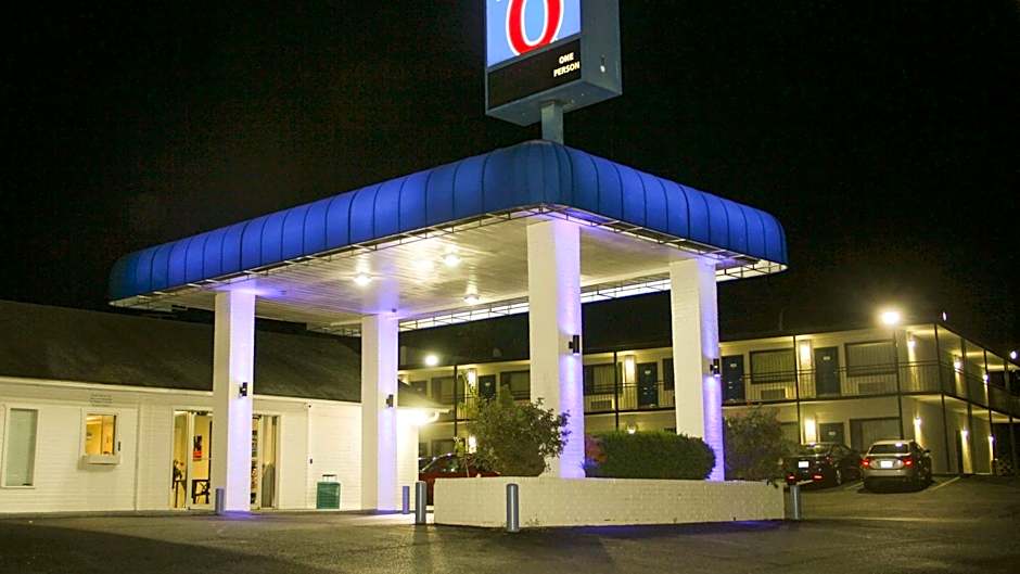 Motel 6 Fayetteville, AR