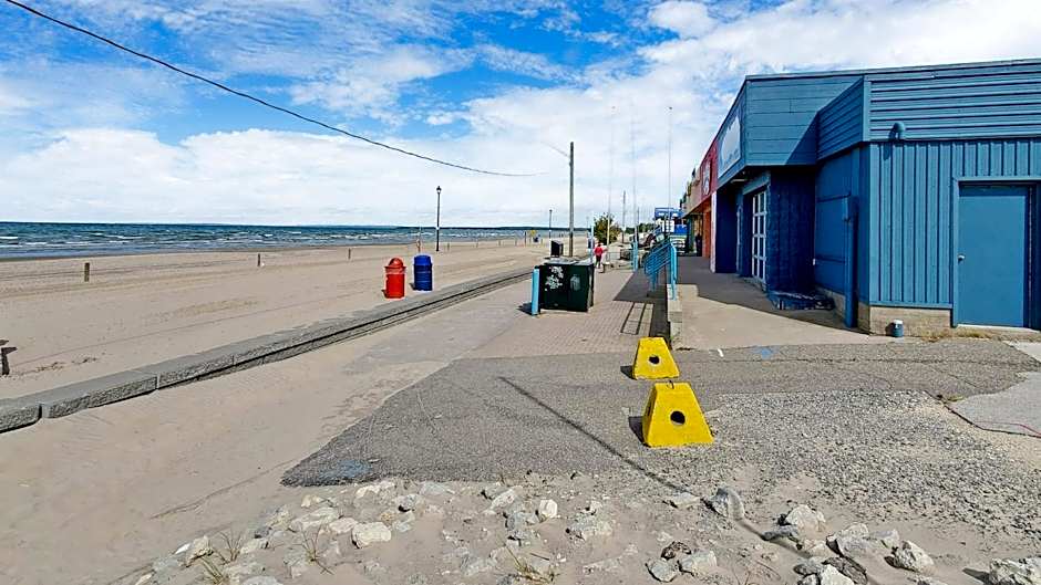 Main Beach River Retreat - Wasaga Beach 1 - Main Strip - 93 Mosley St