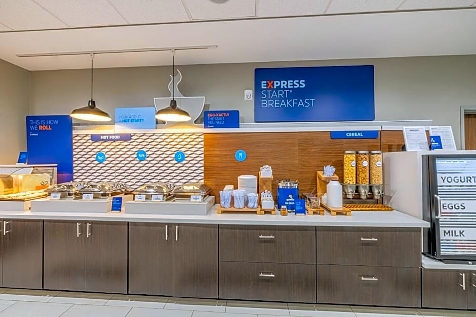 Holiday Inn Express and Suites Lindale By IHG