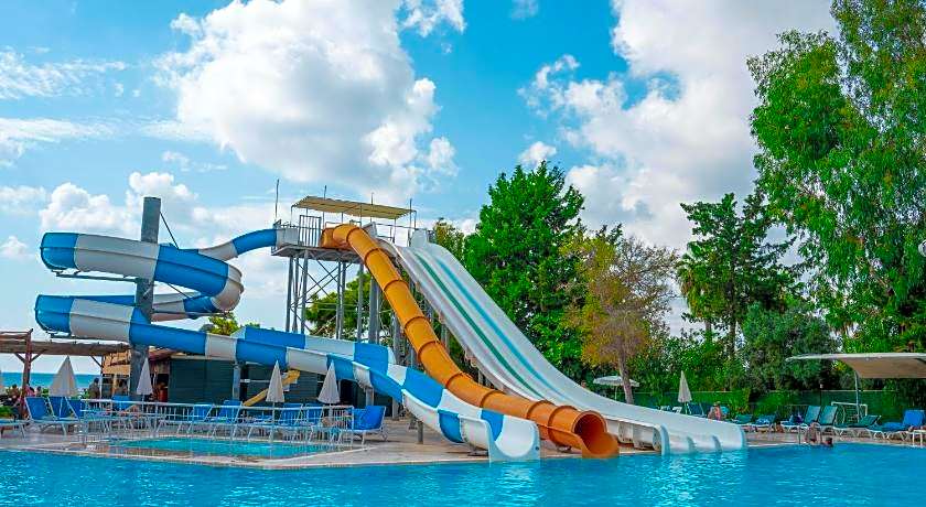 ARMAS GREEN FUGLA BEACH