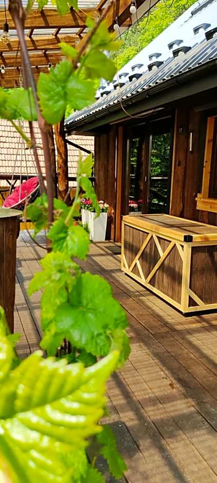 DOMEK NA GÓRACH z GORĄCĄ BALIĄ i SAUNĄ