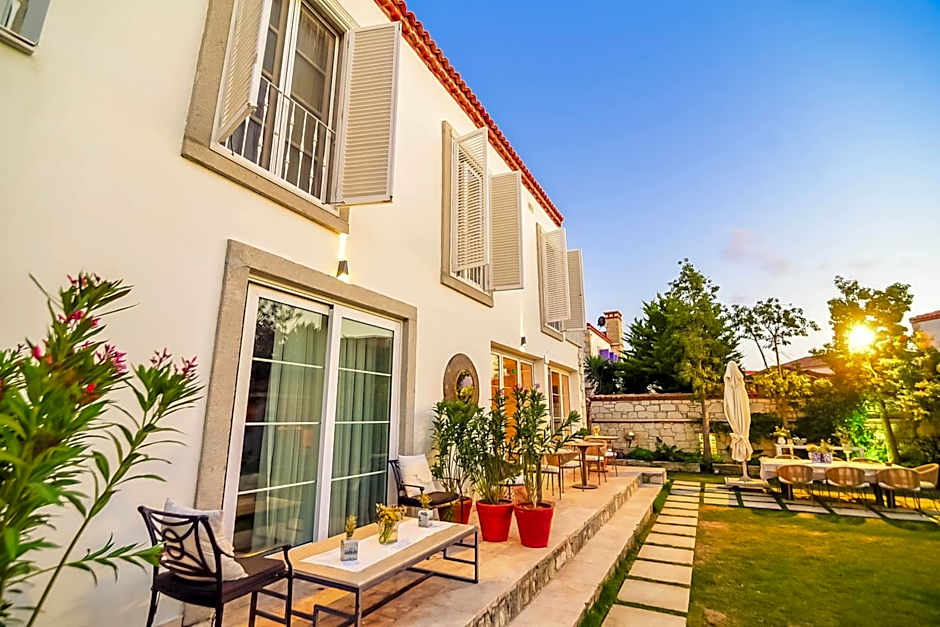 ZEYHOUSE ALACATI