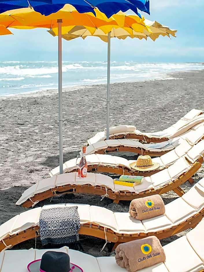 Pini Beach Village