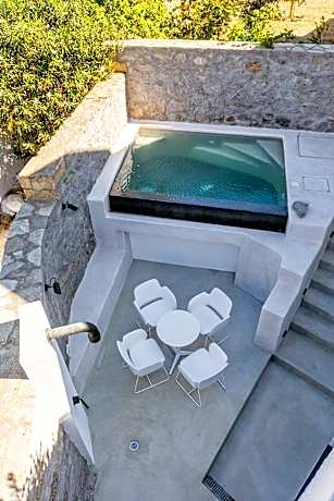 Villa Queen Size Bed