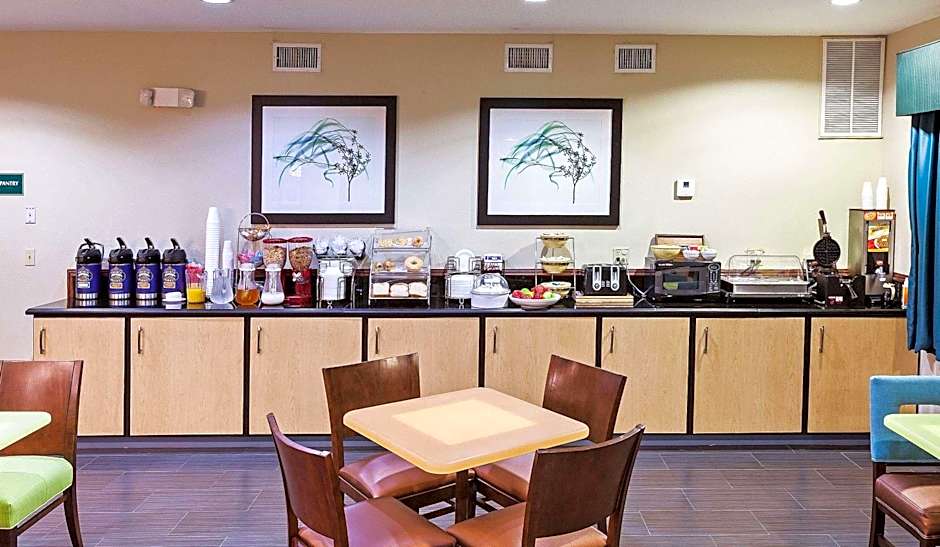 La Quinta Inn & Suites by Wyndham Pasadena