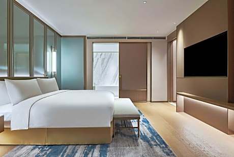 Premier King Suite