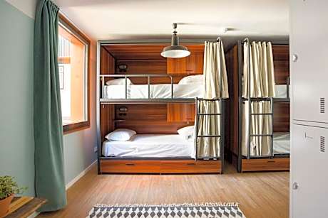 Bed in 6-Bed Mixed Dormitory Room